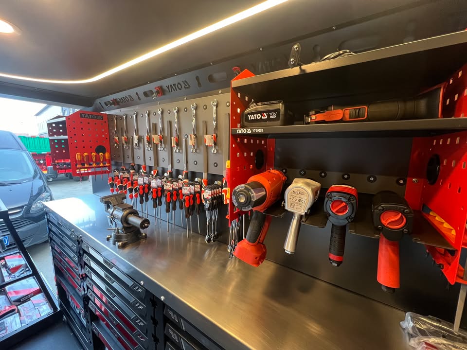 Bí Quyết Biến Xưởng Bừa Bộn Thành Chuyên Nghiệp: Sắp Xếp Dụng Cụ Hiệu Quả Bí Quyết Biến Xưởng Bừa Bộn Thành Chuyên Nghiệp: Sắp Xếp Dụng Cụ Hiệu Quả