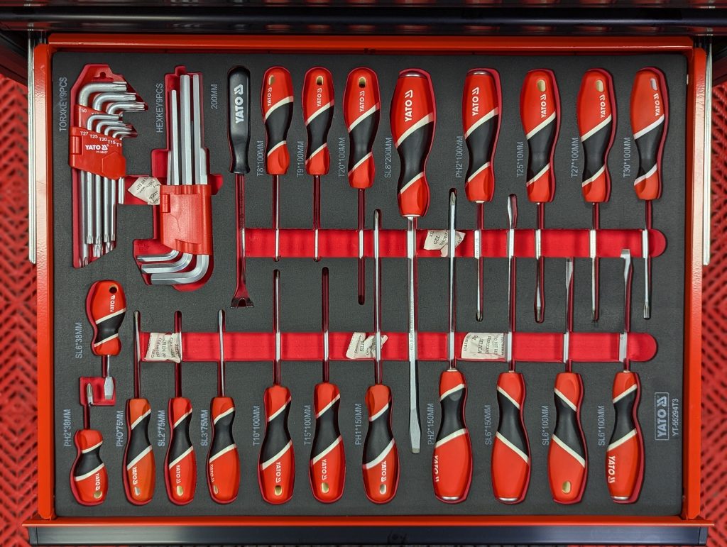 Tủ đồ nghề sửa xe BMW 261 chi tiết Yato YT-55295 Tủ đồ nghề sửa xe BMW 261 chi tiết Yato YT-55295