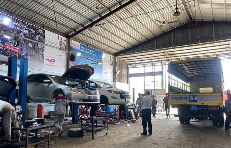 Cẩm Nang Pháp Lý Gara Ô Tô 2025: Kinh Doanh Hiệu Quả & Đúng Luật Cẩm Nang Pháp Lý Gara Ô Tô 2025: Kinh Doanh Hiệu Quả & Đúng Luật