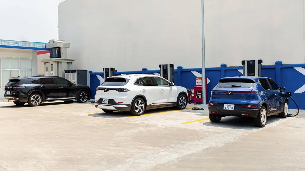 Tổng Hợp Trạm Sạc Xe Điện EV: "Trạm Y Tế" & Hệ Thống Sạc AC/DC Tổng Hợp Trạm Sạc Xe Điện EV: "Trạm Y Tế" & Hệ Thống Sạc AC/DC